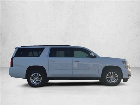 Used 2017 Chevrolet Suburban LT w/ Luxury Package RWD image 4