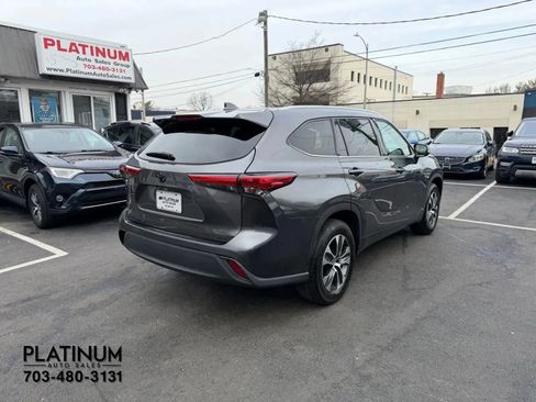 Used 2022 Toyota Highlander XLE image 5