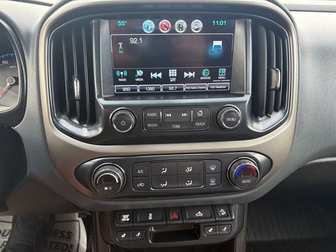 Used 2017 Chevrolet Colorado Z71 AWD/4WD image 16