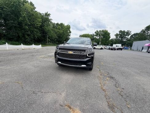 Used 2022 Chevrolet Suburban LT AWD/4WD image 3