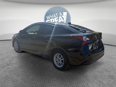 Used 2019 Toyota Prius XLE image 6