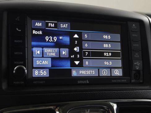 Used 2013 Chrysler Town & Country Touring FWD image 30