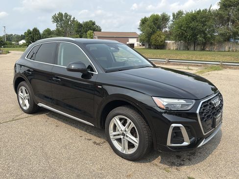 Used 2024 Audi Q5 e Premium Plus AWD/4WD image 2