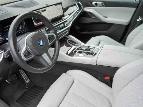 Certified 2025 BMW X6 xDrive40i w/ Climate Comfort Package image 9