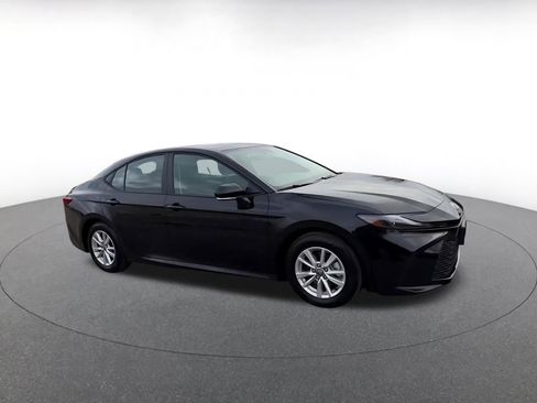 Used 2025 Toyota Camry LE image 2