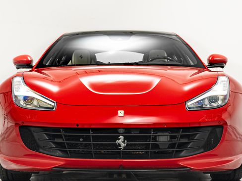 Used 2020 Ferrari GTC4Lusso image 4