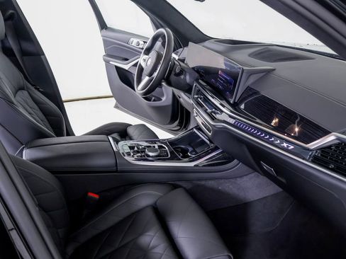 Used 2026 BMW X7 xDrive40i image 7