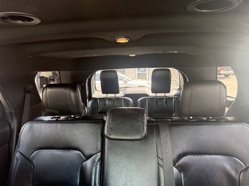 Used 2016 Ford Explorer XLT w/ Equipment Group 202A AWD/4WD image 9