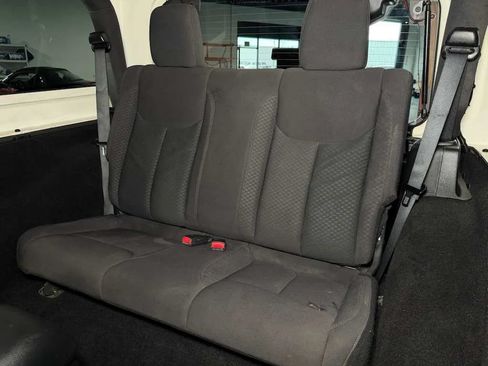 Used 2015 Jeep Wrangler Rubicon w/ Power Convenience Group AWD/4WD image 16