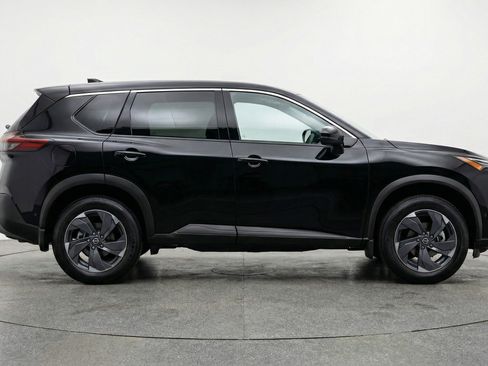 Used 2025 Nissan Rogue SV FWD image 11