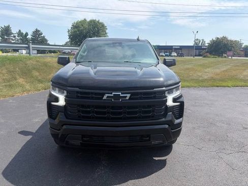 Used 2023 Chevrolet Silverado 1500 RST w/ Z71 Off-Road Package AWD/4WD image 3