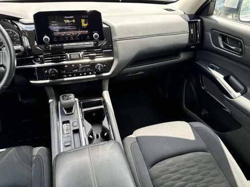 Certified 2025 Nissan Pathfinder SV FWD image 16