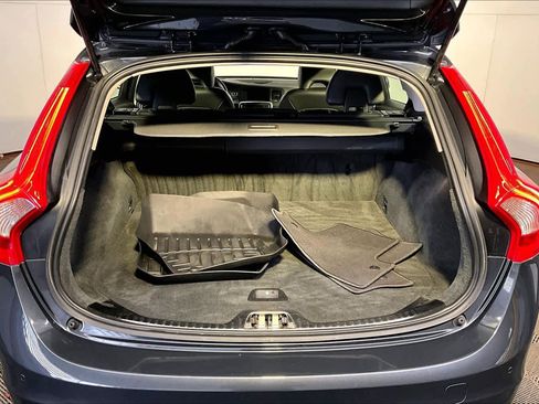 Used 2015 Volvo V60 T5 Platinum image 35