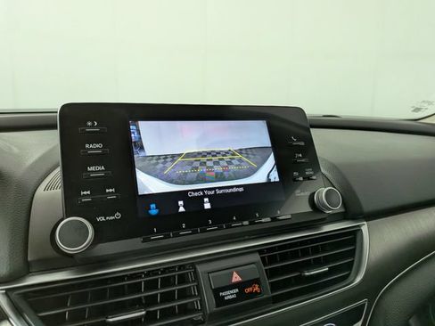 Used 2019 Honda Accord Hybrid image 6