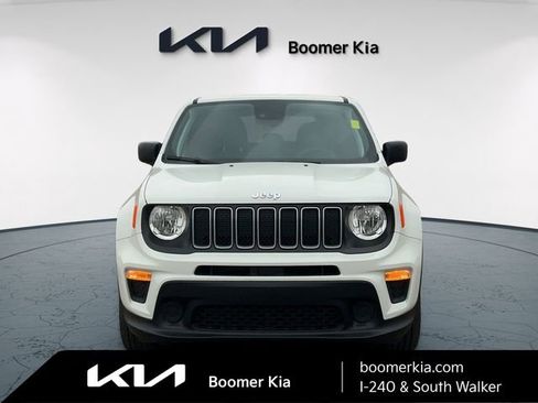Used 2023 Jeep Renegade Latitude AWD/4WD image 2