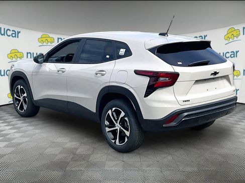 New 2026 Chevrolet Trax RS w/ Driver Confidence Package FWD image 5