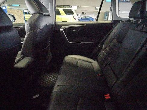 Used 2019 Toyota RAV4 XLE Premium FWD image 6