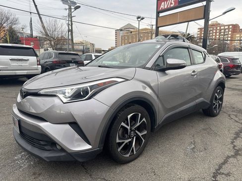 Used 2018 Toyota C-HR XLE image 3