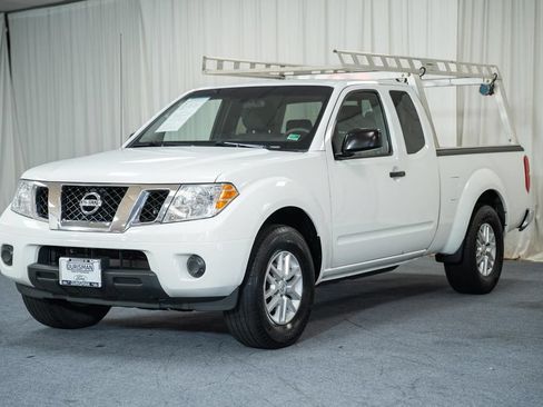 Used 2021 Nissan Frontier SV RWD image 3