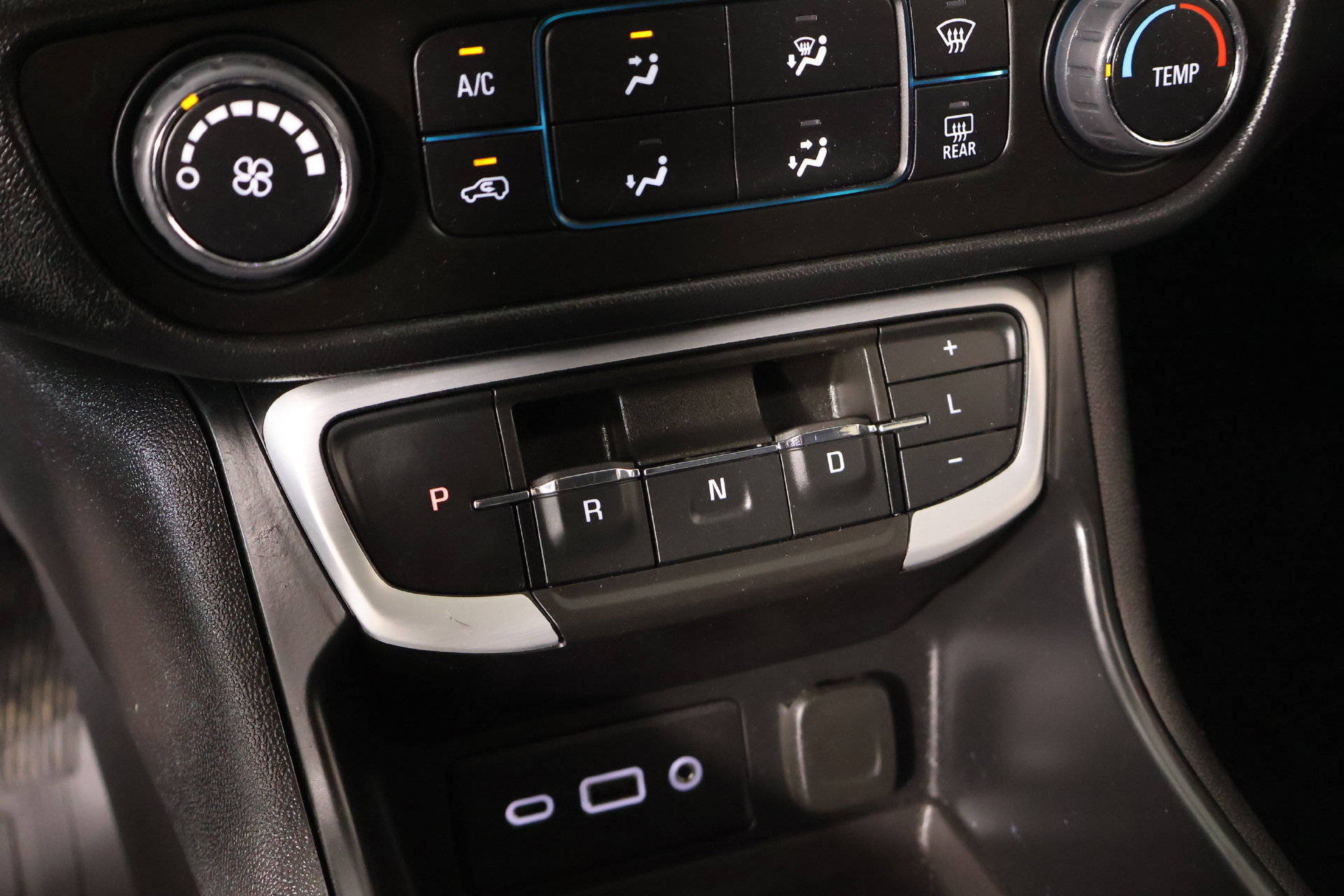 Used 2023 GMC Terrain SLE w/ LPO, Floor Liner Package FWD image 7