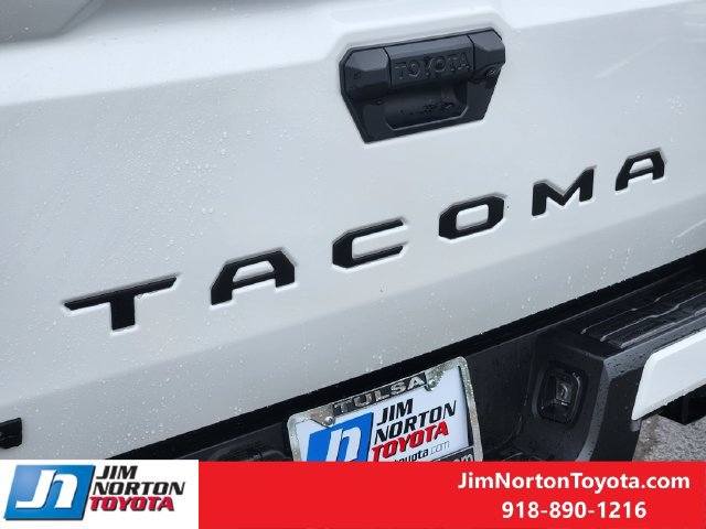 Used 2026 Toyota Tacoma SR5 AWD/4WD image 12