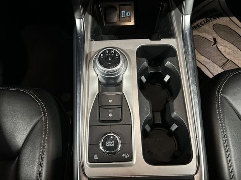 Used 2023 Ford Explorer XLT image 25