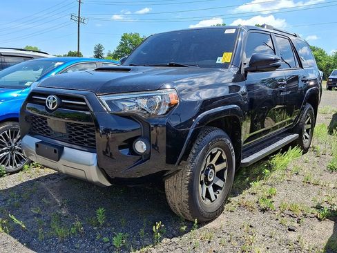 Used 2020 Toyota 4Runner TRD Off-Road Premium w/ Moonroof Package AWD/4WD image 2