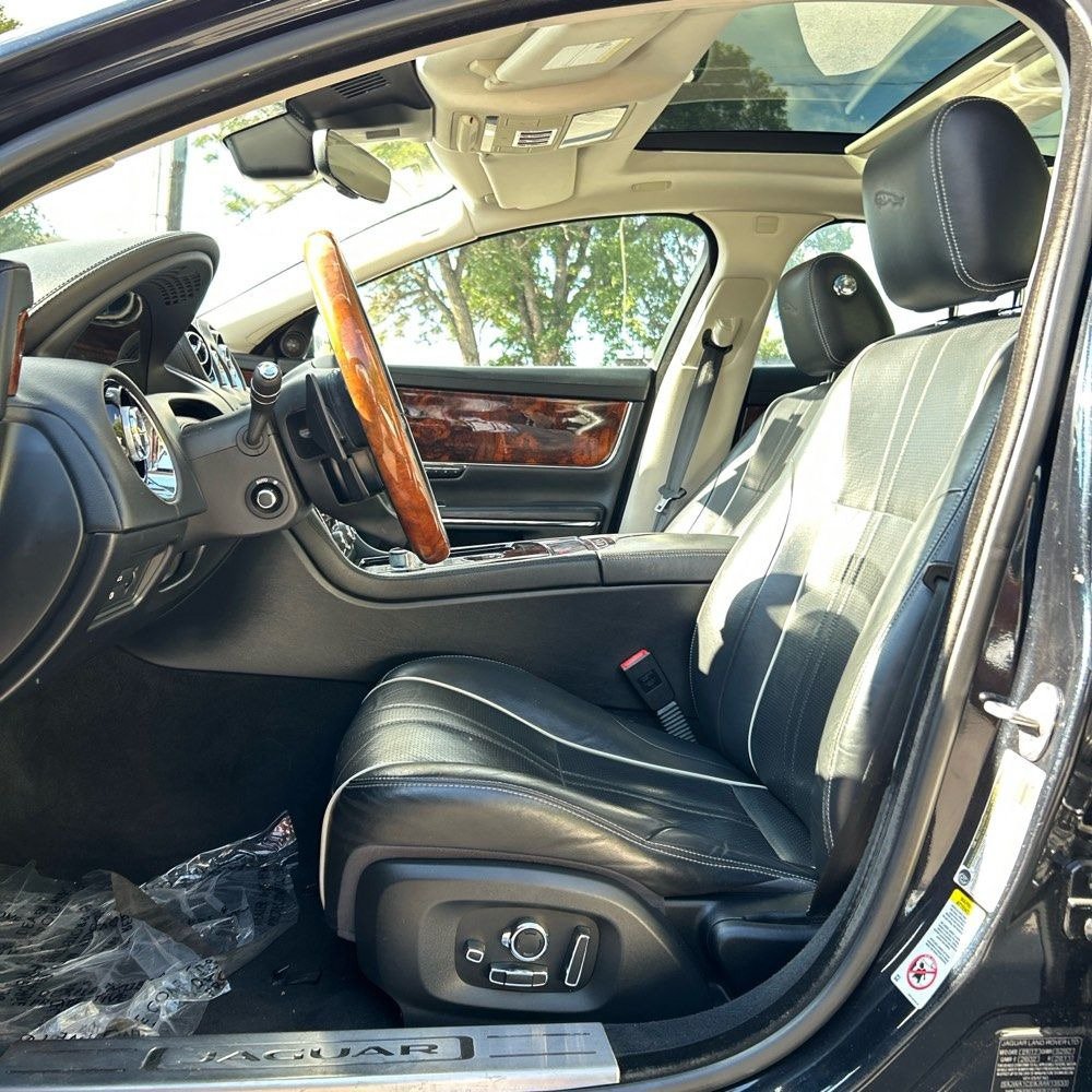 Used 2018 Jaguar XJ Supercharged RWD image 5