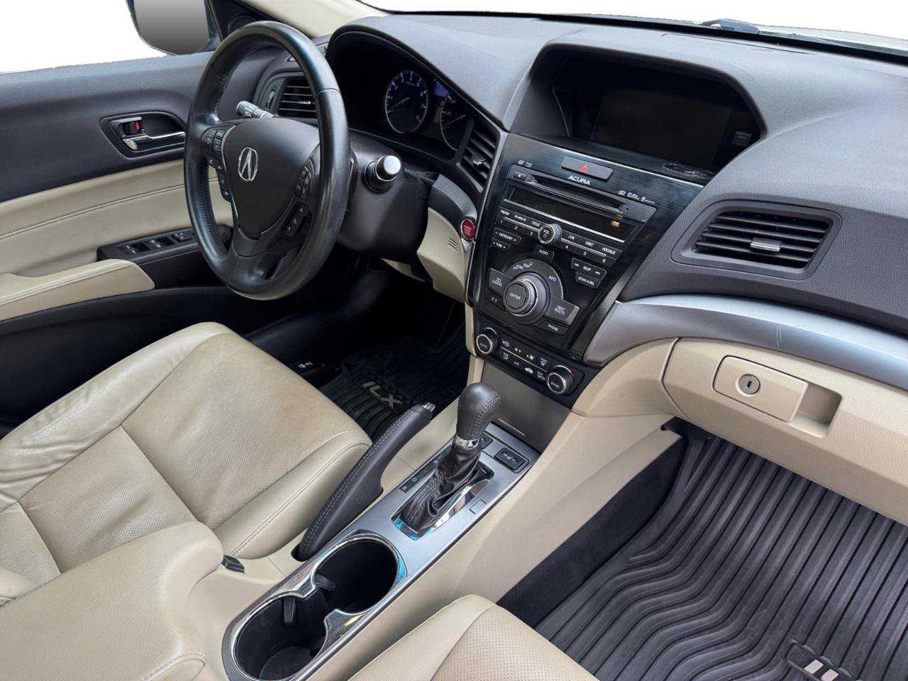 Used 2015 Acura ILX w/ Technology Package FWD image 4