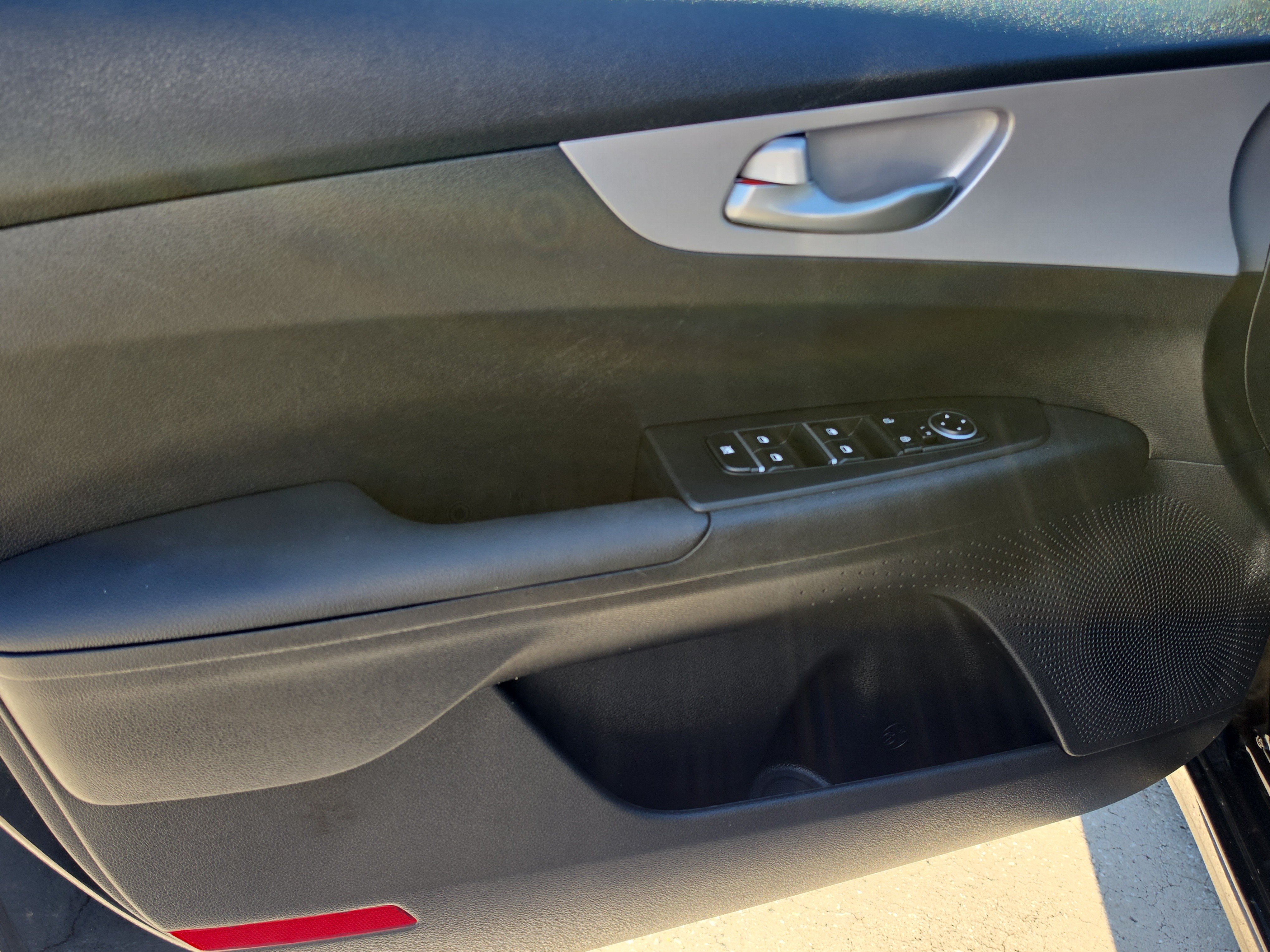 Certified 2023 Kia Forte LXS FWD image 17