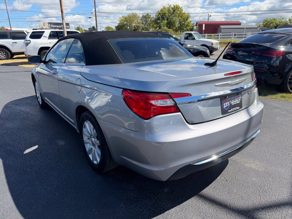 Used 2013 Chrysler 200 Touring FWD image 5