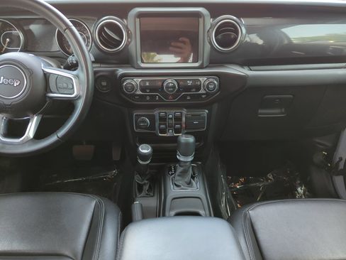 Used 2022 Jeep Wrangler Unlimited Sahara AWD/4WD image 15