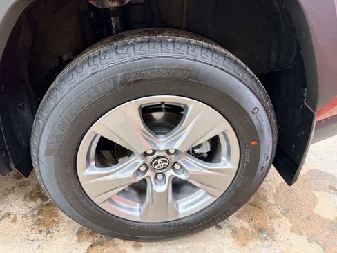 Used 2025 Toyota RAV4 XLE w/ Convenience Package image 7