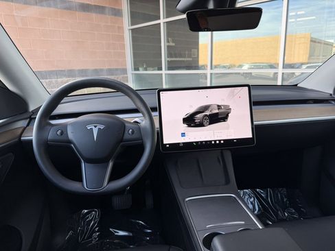 Used 2024 Tesla Model Y 2WD image 16