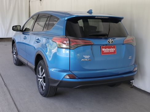 Used 2018 Toyota RAV4 LE w/ All Weather Liner Package AWD/4WD image 22