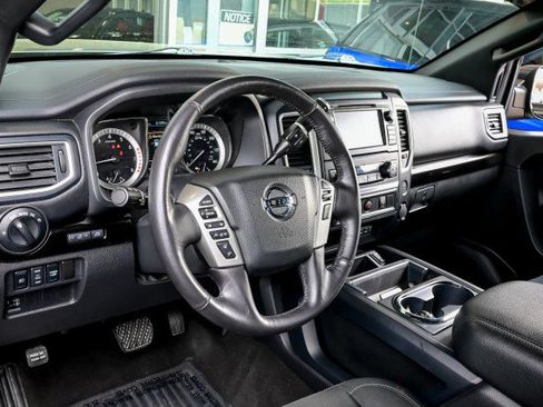 Used 2019 Nissan Titan SV w/ SV Convenience Package image 16