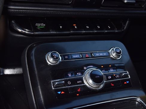 Used 2022 Lincoln Nautilus FWD w/ Premium Package image 29