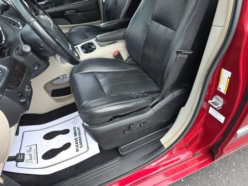 Used 2012 Chrysler Town & Country Touring-L w/ Entertainment Group #2 FWD image 15