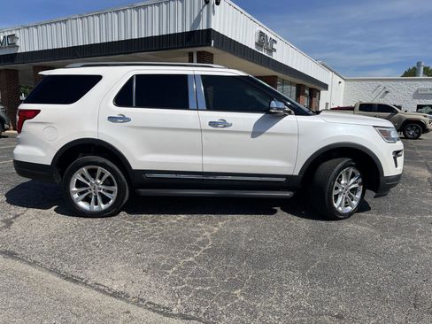 Used 2019 Ford Explorer XLT w/ Equipment Group 202A AWD/4WD image 3