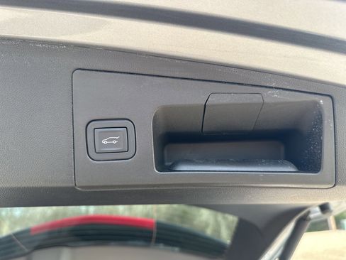 Used 2025 Cadillac XT5 Luxury image 36