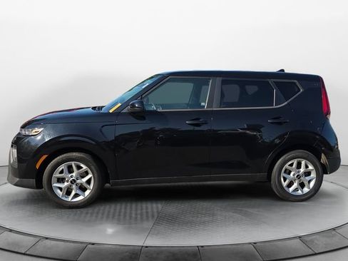 Used 2022 Kia Soul LX w/ Technology Package FWD image 2