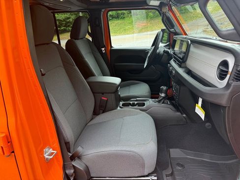 New 2025 Jeep Gladiator Sport image 20