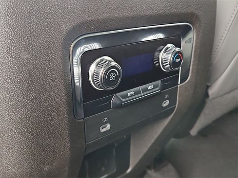 Used 2023 GMC Yukon XL SLT image 29