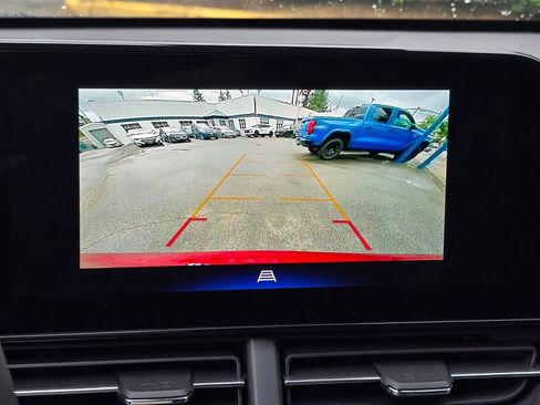 Used 2025 Chevrolet Trax LT FWD image 29