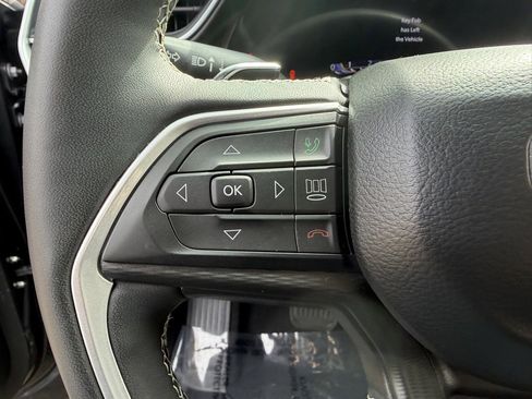 Used 2023 Jeep Grand Cherokee Altitude image 23