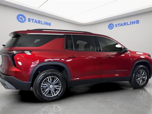 Used 2024 Chevrolet Traverse LT image 10