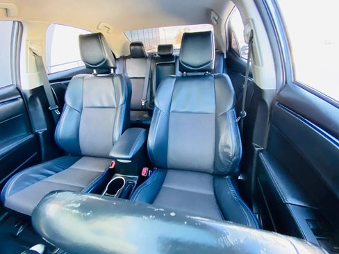 Used 2017 Toyota Corolla SE w/ Carpet Mat Package (TMS) FWD image 17