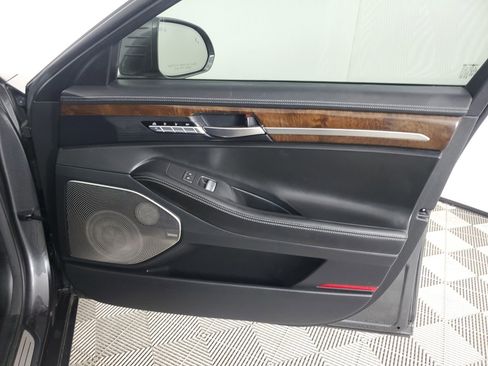 Used 2017 Genesis G90 3.3T Premium RWD image 25