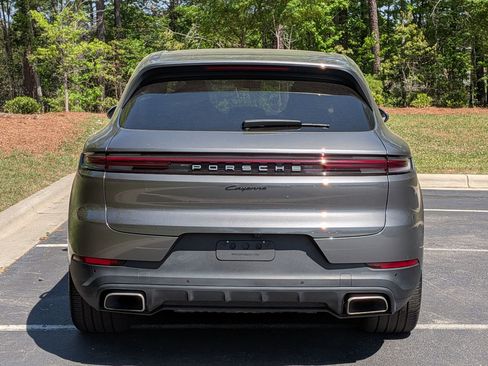 Certified 2025 Porsche Cayenne AWD/4WD image 6
