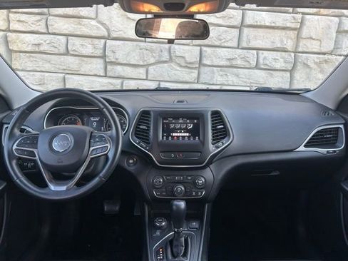 Certified 2019 Jeep Cherokee Latitude Plus w/ Cold Weather Group image 10